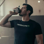 Herbalife H24 Rebuild Strength – Protein och Återhämtning Herbalife H24 Rebuild Strength – högproteindryck för muskelåterhämtning efter träning – innehåller 25 g protein och BCAA